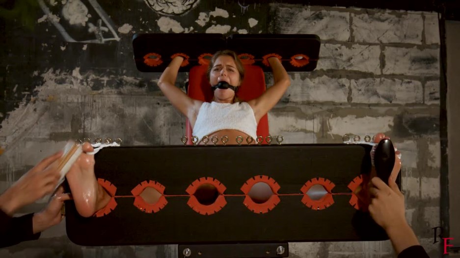 Leya Goes Crazy - Tickle Hell In Stocks And All Toes Tied